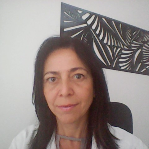 Dra. Letícia de Barcellos Lima