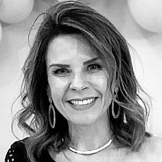Dra. Luciane dos Santos Trofino