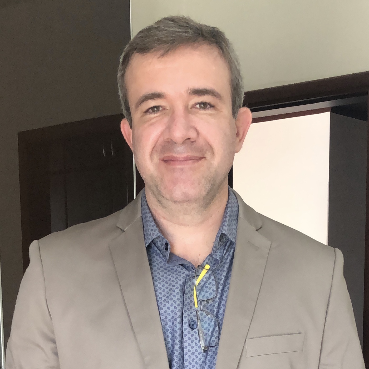 Dr. Tompson Paganote Pecini
