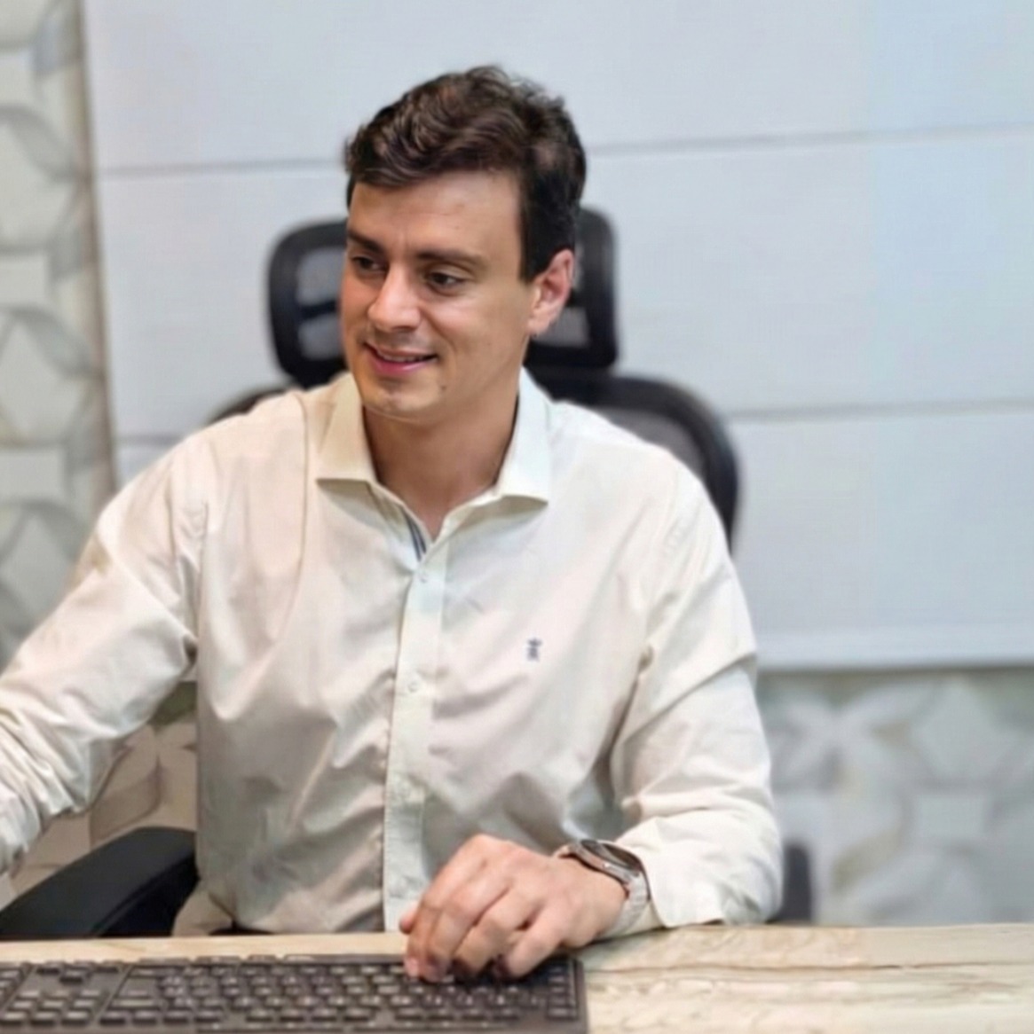 Dr. Iuri David Castro