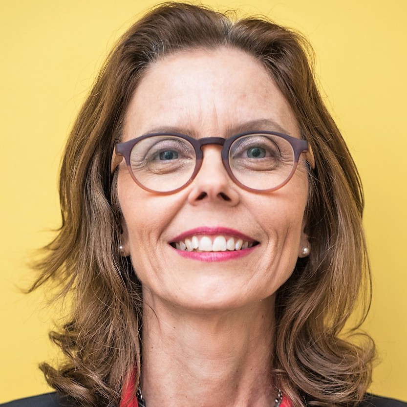 Dra. Maria Elisa Paiva Pires
