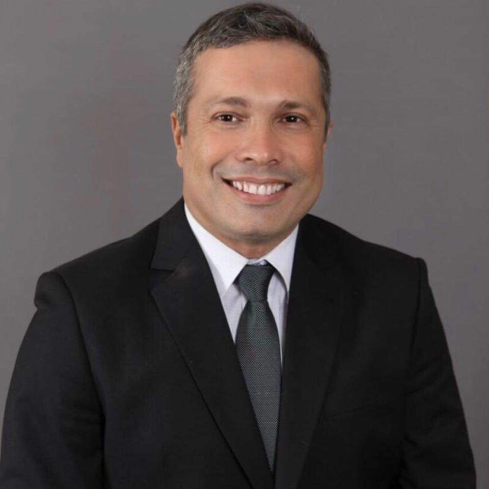 Dr. Adriano Luiz Vicente