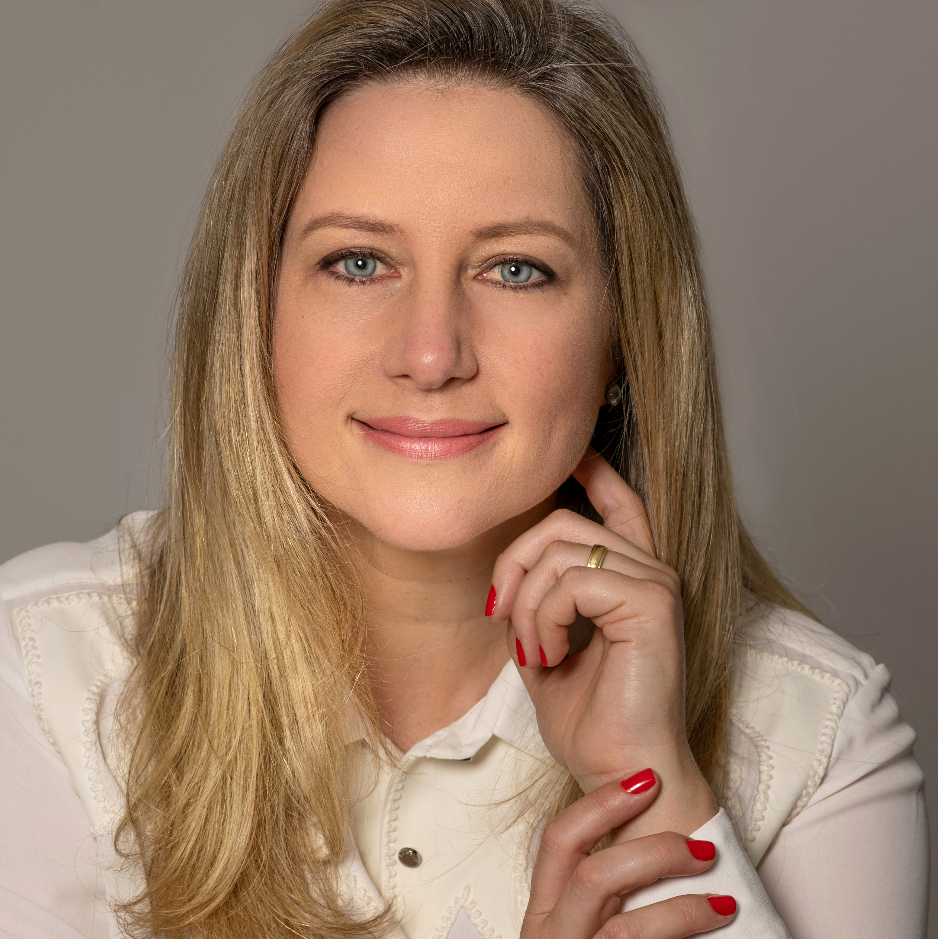 Dr. Andrea Cristina Batista Betkowski Duvoisin